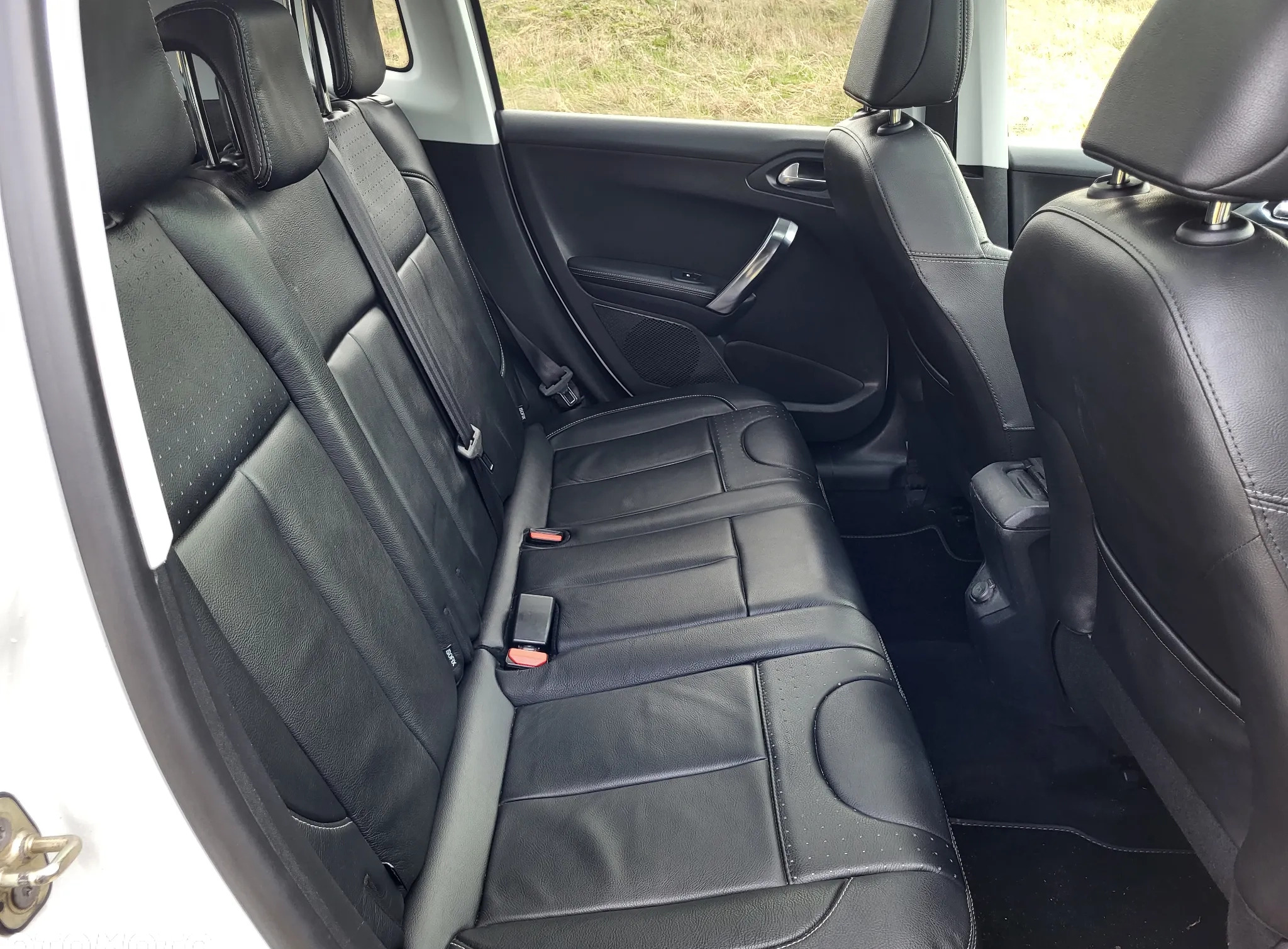 Peugeot 2008 cena 42700 przebieg: 113530, rok produkcji 2014 z Słupsk małe 172
